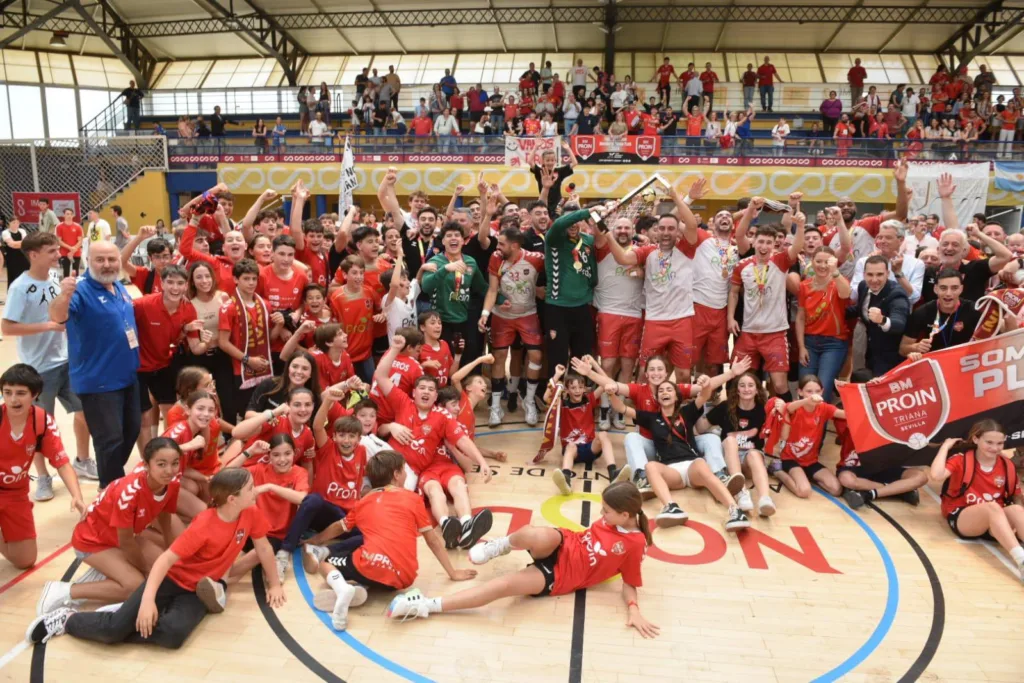 TRIANA CELEBRA EL ASCENSO A PLATA