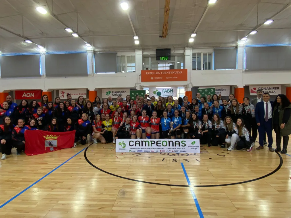 FOTO DE FAMILIA F4 PRIMERA NACIONAL FEMENINA EN GRANADA