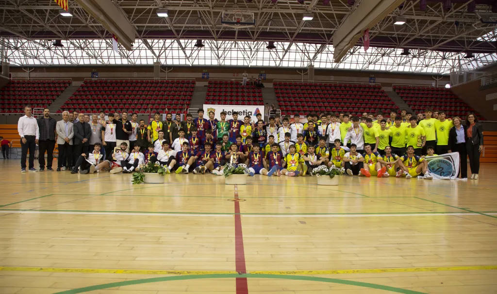FOTO DE FAMILIA EN EL CAMPEONATO DE ESPAÑA JUVENIL